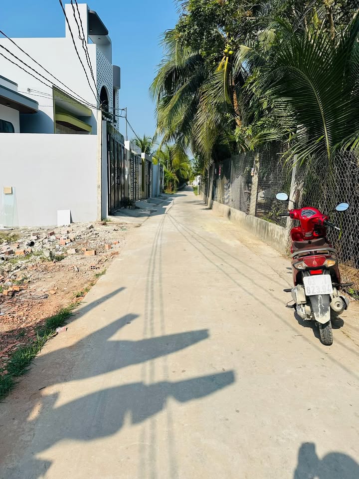 Đất nền đẹp tại Long Hoà A, Mỹ Tho 100m² giá chỉ 700 triệu - Cơ hội đầu tư tuyệt vời!