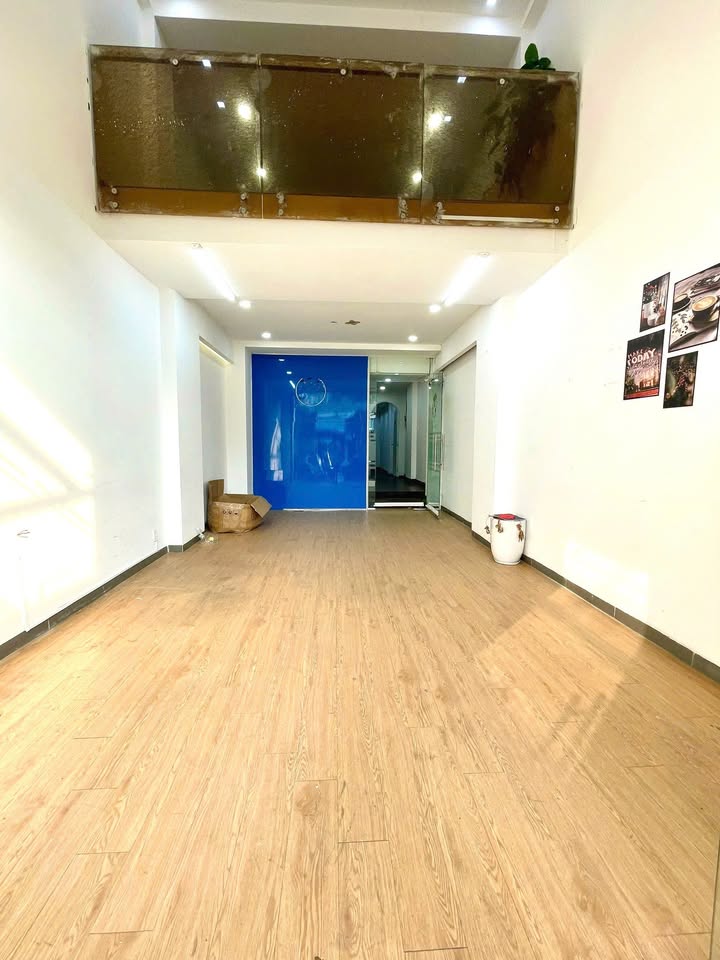 Nhà đẹp Bình Thạnh 117m² giá 40 tỷ - Vị trí đắc địa, sân đậu xe hơi!