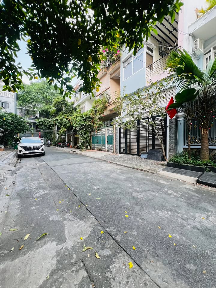 Nhà Tân Bình 108m² giá 18 tỷ - Hẻm ô tô 10m, sẵn sàng vào ở!