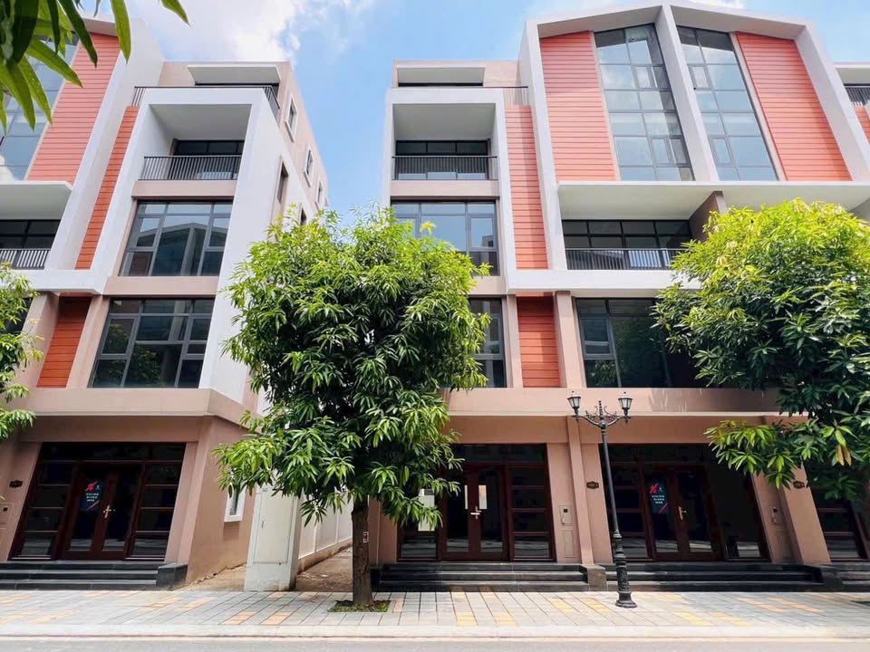 Townhouse Vinhomes Ocean Park 91m² giá 11.3 tỷ - Siêu phẩm full view công viên!