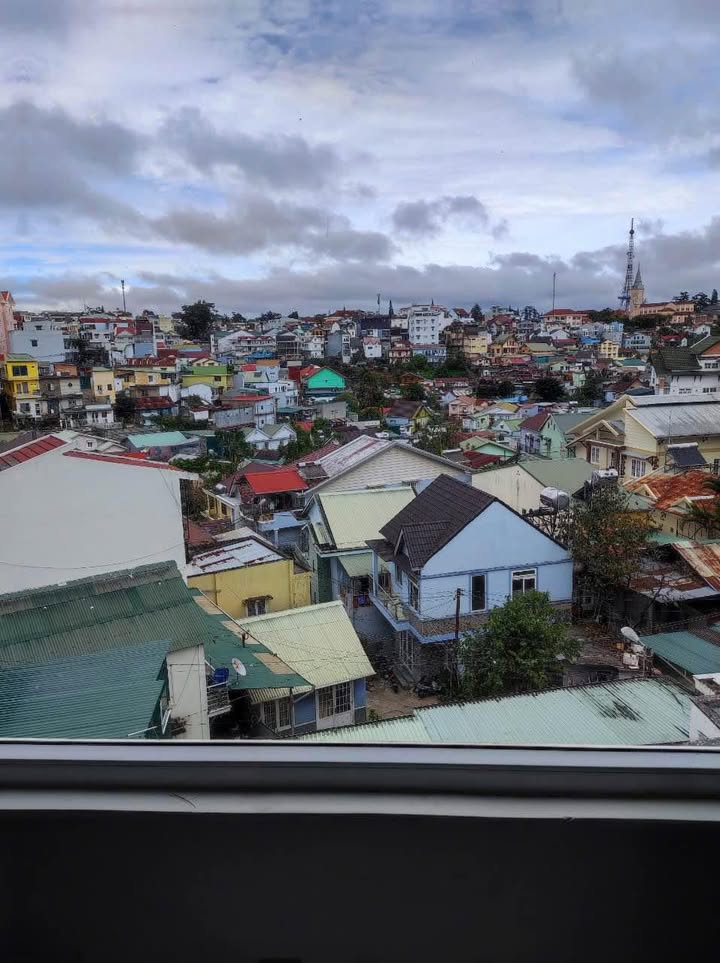 Nhà phố Đà Lạt 67m² giá 6.3 tỷ - Thiết kế hiện đại và không gian thoáng đãng!