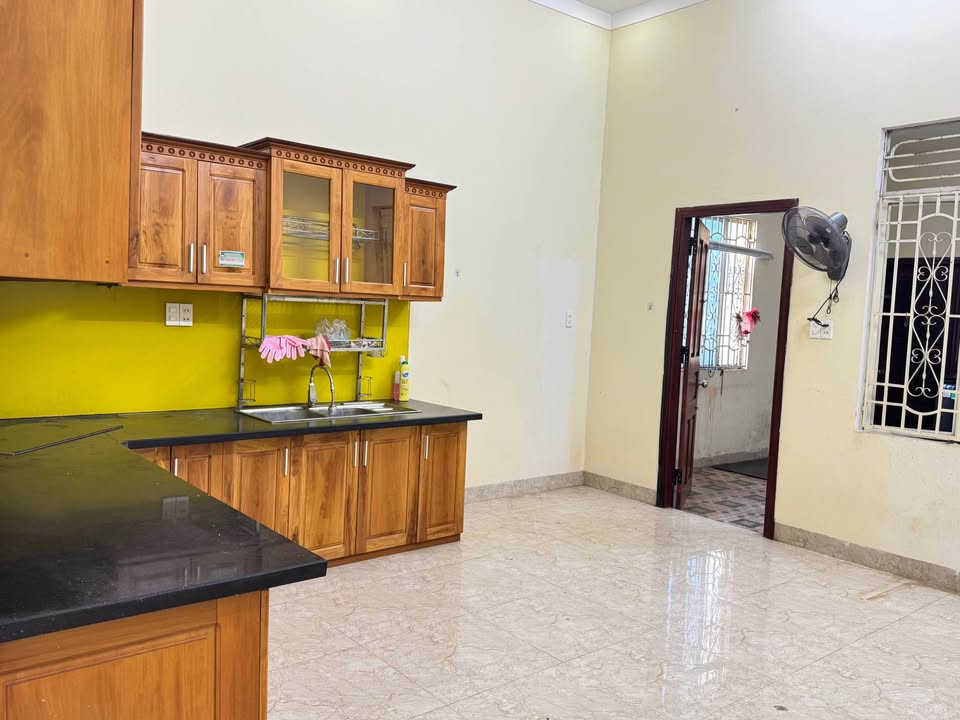 Nhà nguyên căn mặt tiền Ymoal, Buôn Ma Thuột 3PN, giá 8 triệu - Sẵn sàng cho thuê ngay!