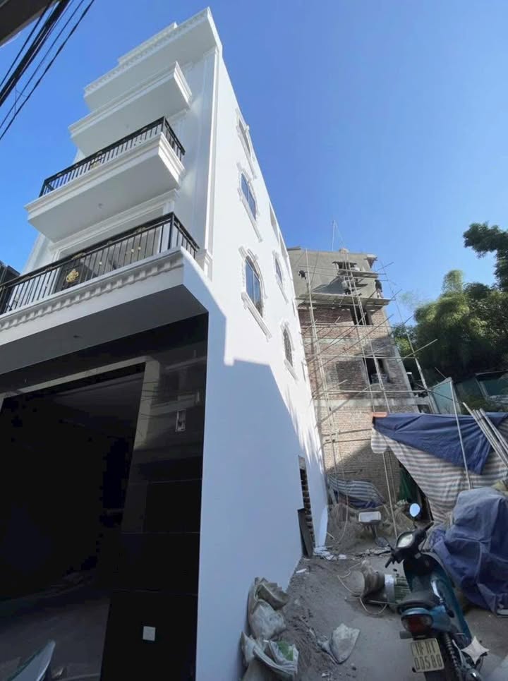 Nhà phố 4 tầng tại Ngõ 4 Nguyễn Văn Cừ, Hạ Long - Thiết kế tân cổ điển, giá 4.95 tỷ