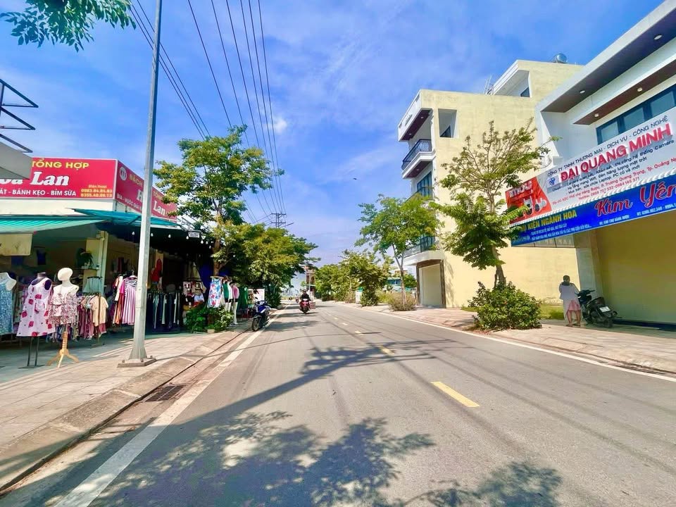 Đất KDC Chợ Hàng Rượu Quảng Ngãi 100m² giá 2 tỷ - Lô góc mặt tiền chợ