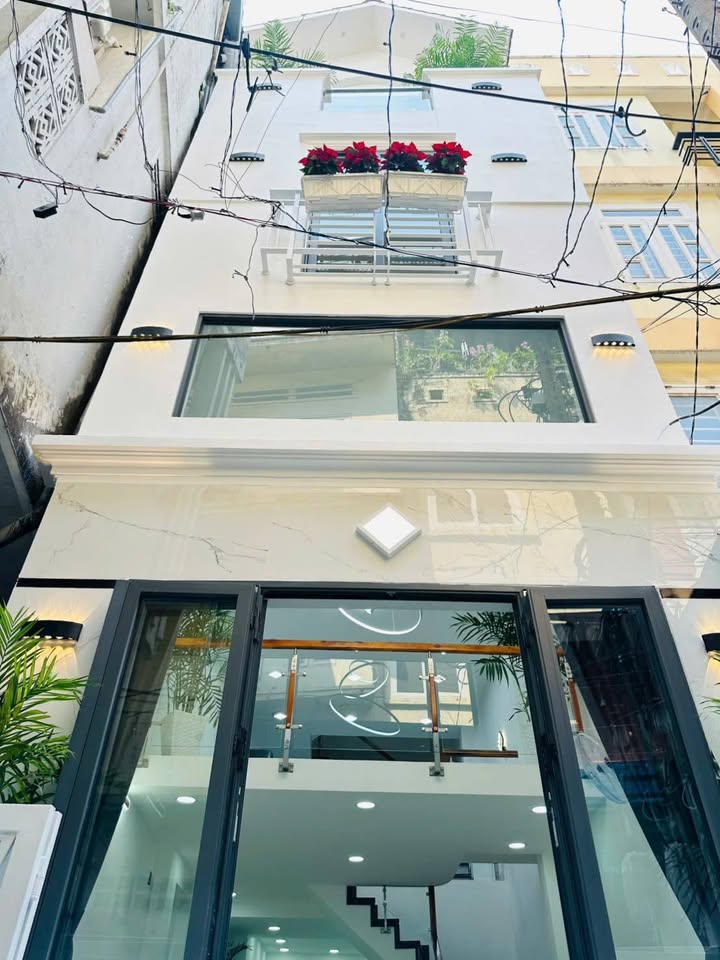 Nhà Đẹp HXH Phạm Văn Hai, Tân Bình 42m² giá 8.69 tỷ - Full Nội Thất mới 100%!