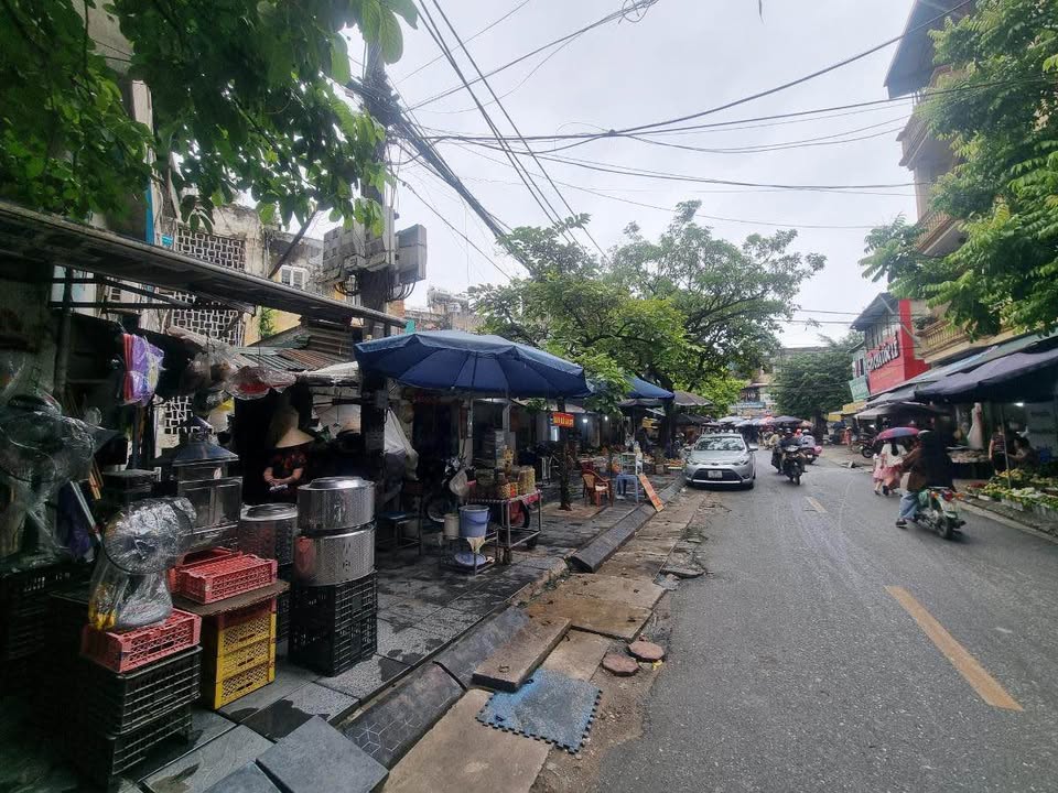 Nhà Tân Mai 60m² giá 3.75 tỷ - Hai mặt thoáng, ô tô đỗ cửa!