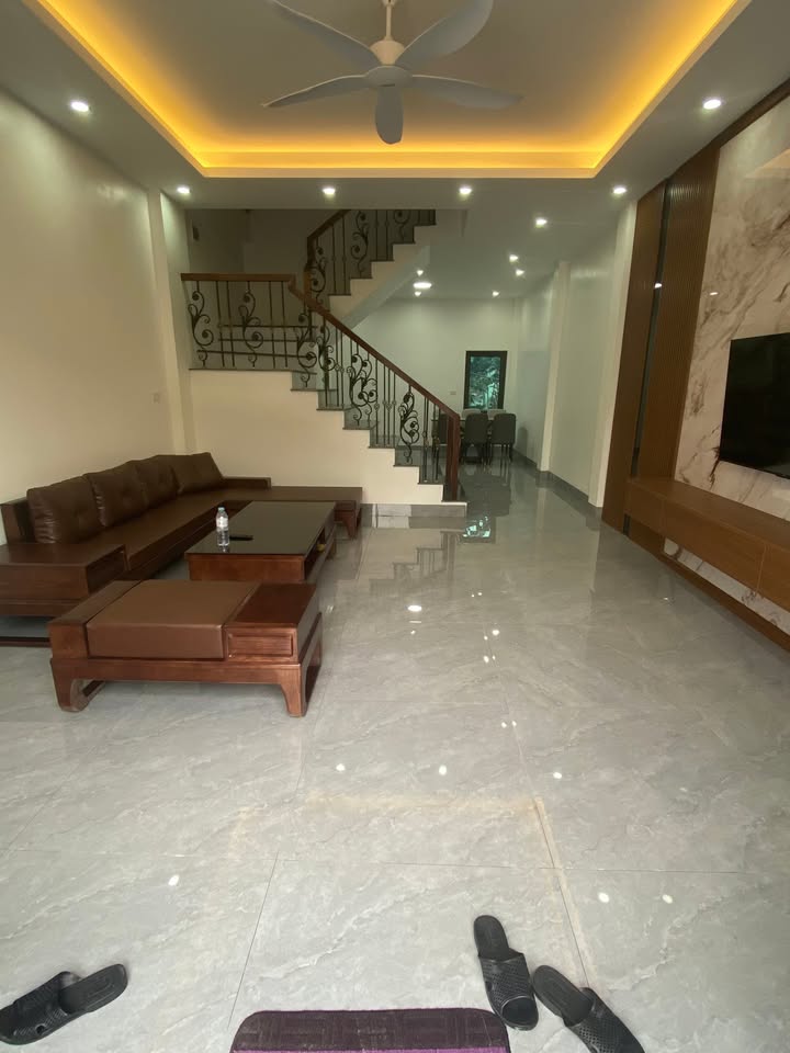 Nhà 3 tầng ngõ 466 Trần Quang Khải, 75m² giá 3 tỷ - Sẵn sàng vào ở!