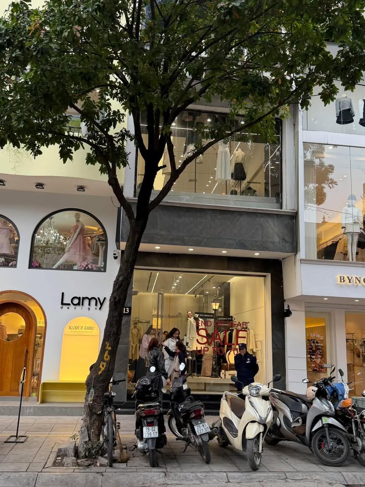 Mặt bằng kinh doanh Ngọc Lâm, Long Biên 68m² chỉ 20 triệu/tháng - Kinh doanh sầm uất!