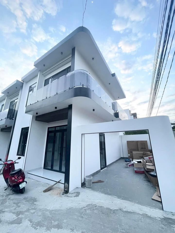 Nhà góc 2 mặt đường tại Cam Lộc, 111m² giá 3.1 tỷ - Sẵn sàng vào ở ngay!