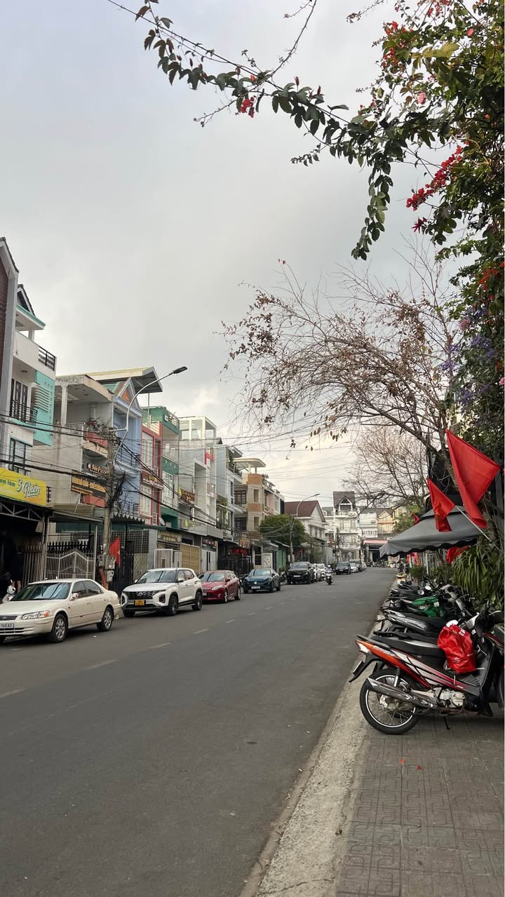 Nhà phố tại đường Nguyễn Lương Bằng, Đà Lạt 72m² giá 13.5 tỷ - Thiết kế hiện đại, thang máy