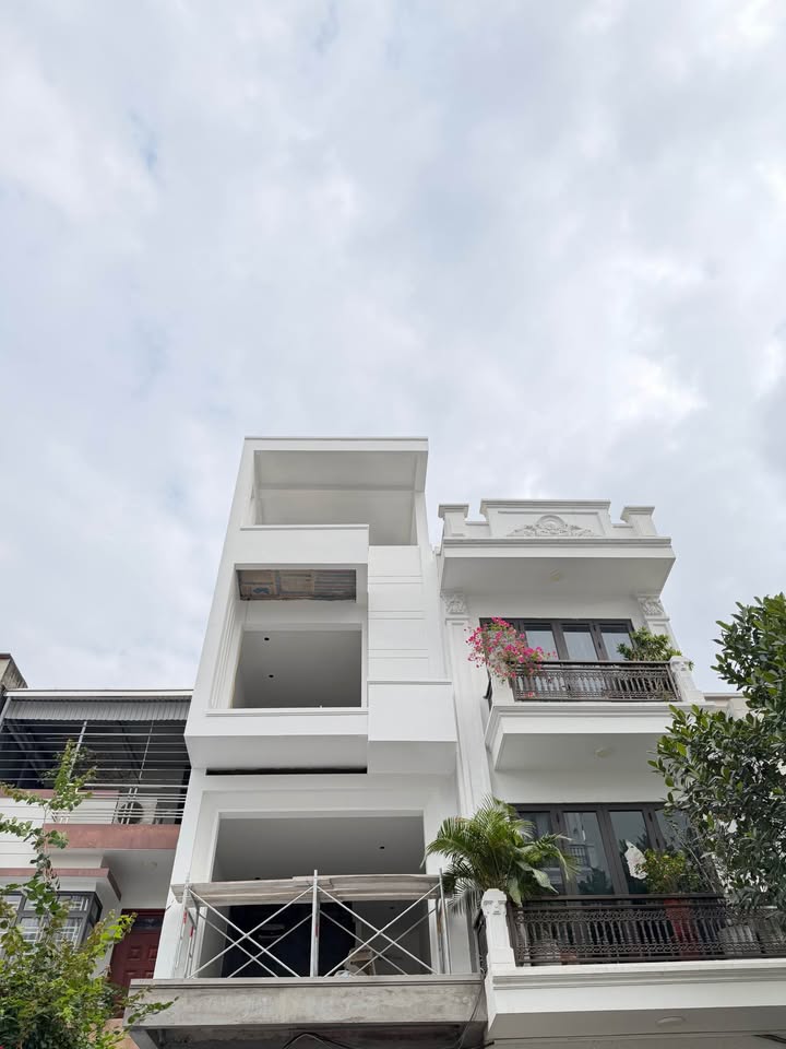 Townhouse mới hoàn thiện 70m² tại khu TĐC A51 Hồ Sen - Chỉ 8 tỷ!