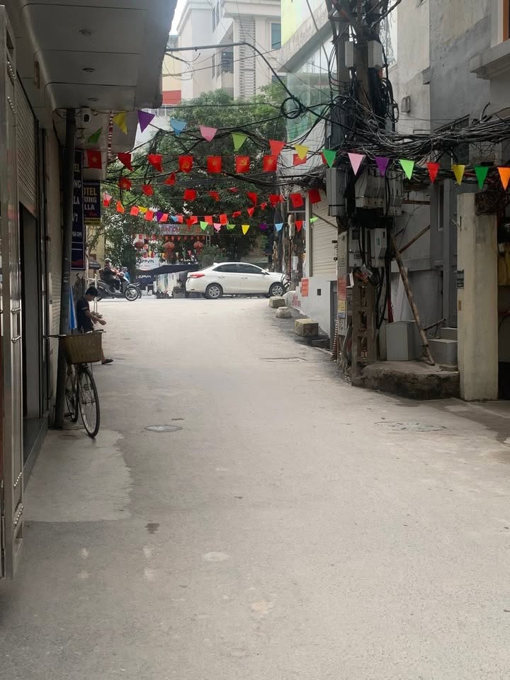 Nhà riêng Lạc Long Quân, Cầu Giấy 40m² giá 8.7 tỷ - Sổ đỏ chính chủ, thoáng sáng!