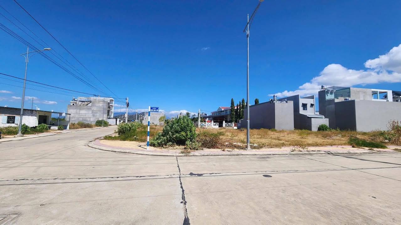 Đất nền góc 2 mặt tiền TDC Công An, Mỹ Bình, 64m² giá 2.2 tỷ - Đầu tư sinh lời!