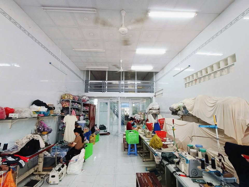 Nhà đẹp mặt tiền đường nhựa, gác lửng, chính chủ bán gấp tại Phường Cao Lãnh - Giá 1.8 tỷ VND