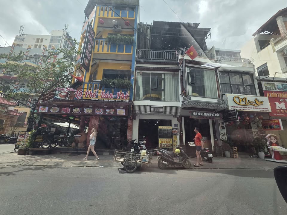 Nhà mặt đường Hùng Vương Nha Trang 75.5m² giá 30 tỷ - Dòng tiền tốt 90 triệu/tháng!