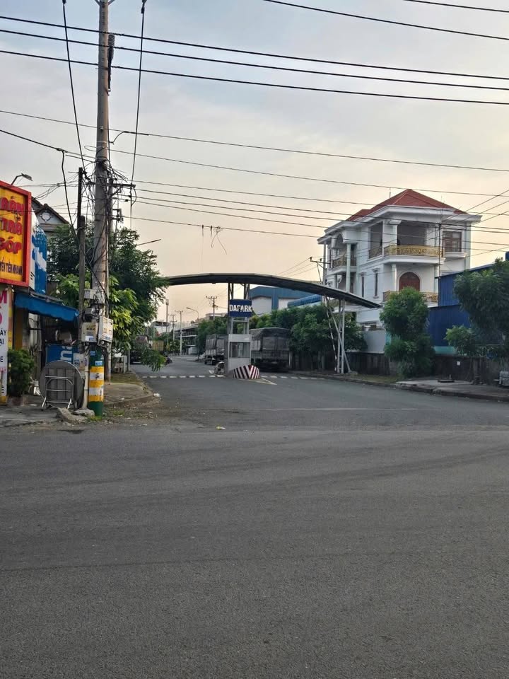 Nhà mặt tiền đường 743B Dĩ An 176m² giá 8.5 tỷ - Đầu tư sinh lời ngay!