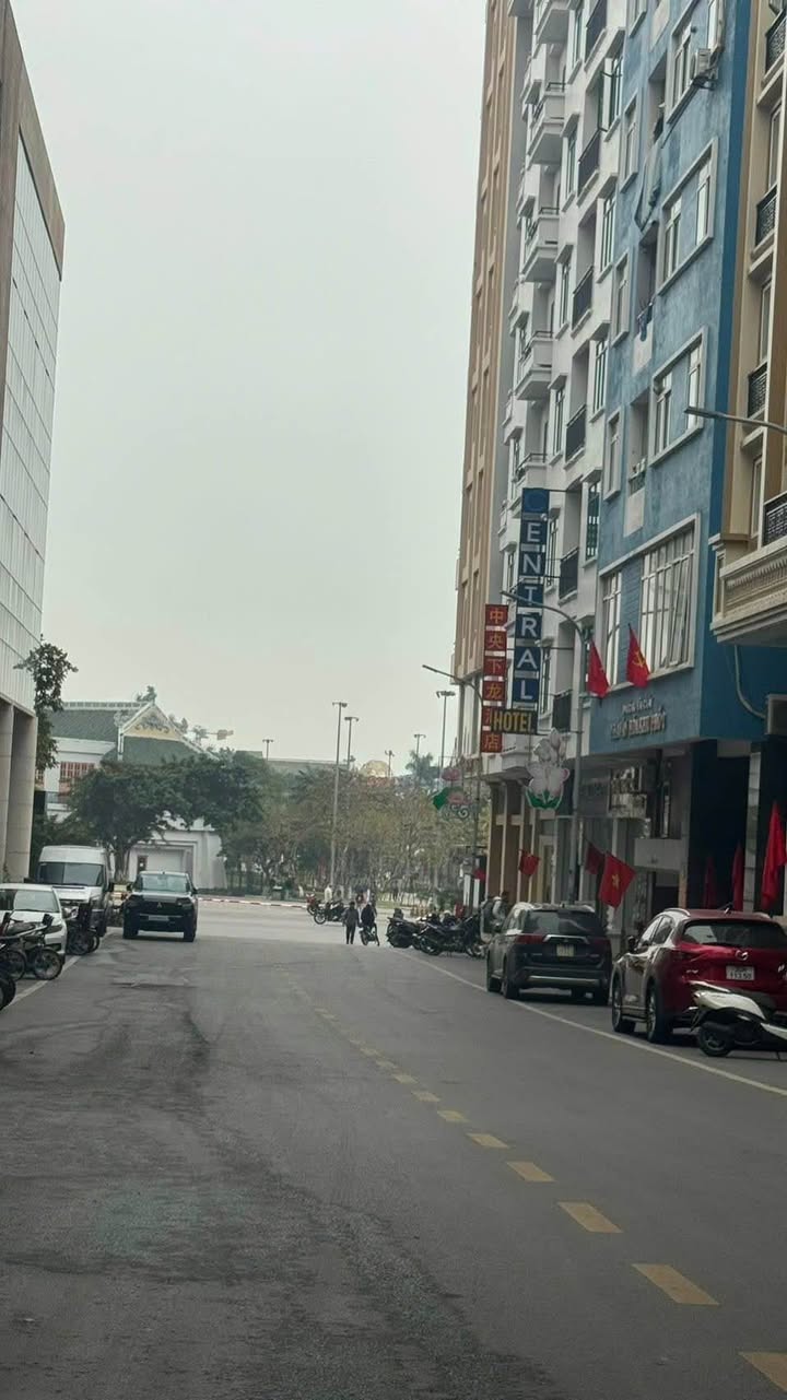 Nhà 3 tầng + Nhà cấp 4 tại Bãi Cháy, 116m² giá chỉ 9.999 tỷ - Cơ hội hiếm có!