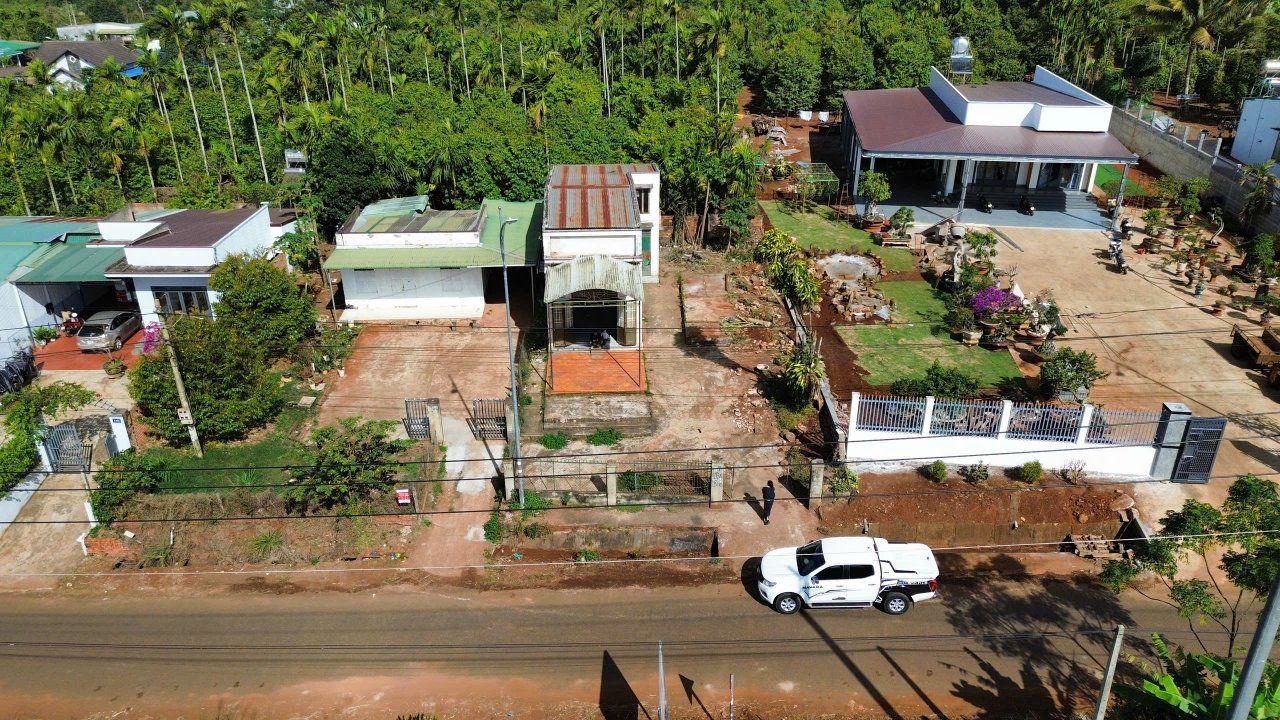 Đất nền + nhà đẹp đường Nguyễn Trãi, Buôn Hồ, 300m² giá 6.599 tỷ - Sẵn sàng vào ở!