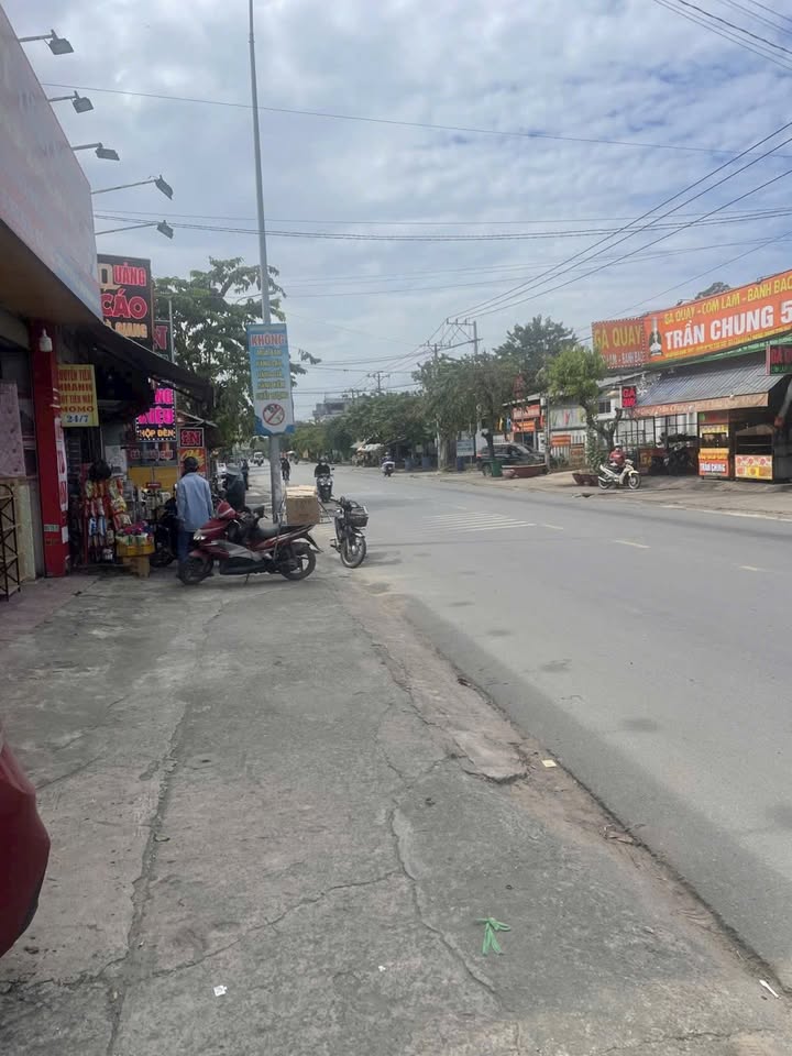 Mặt tiền Nguyễn Du Dĩ An 192m² giá 11 tỷ - Kinh doanh đỉnh cao!