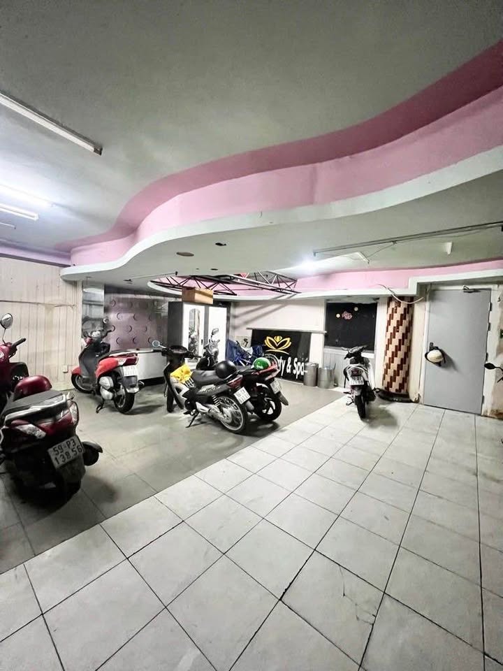 Nhà phố mặt tiền Phạm Văn Hai, Tân Bình 300m² giá 58.5 tỷ - Tiềm năng kinh doanh lớn!