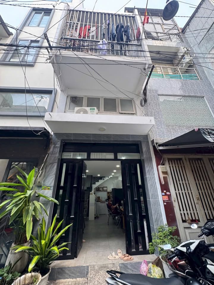 Nhà phố Lạc Long Quân, Quận 11 21m² giá 4.3 tỷ - Hẻm yên tĩnh, gần công viên