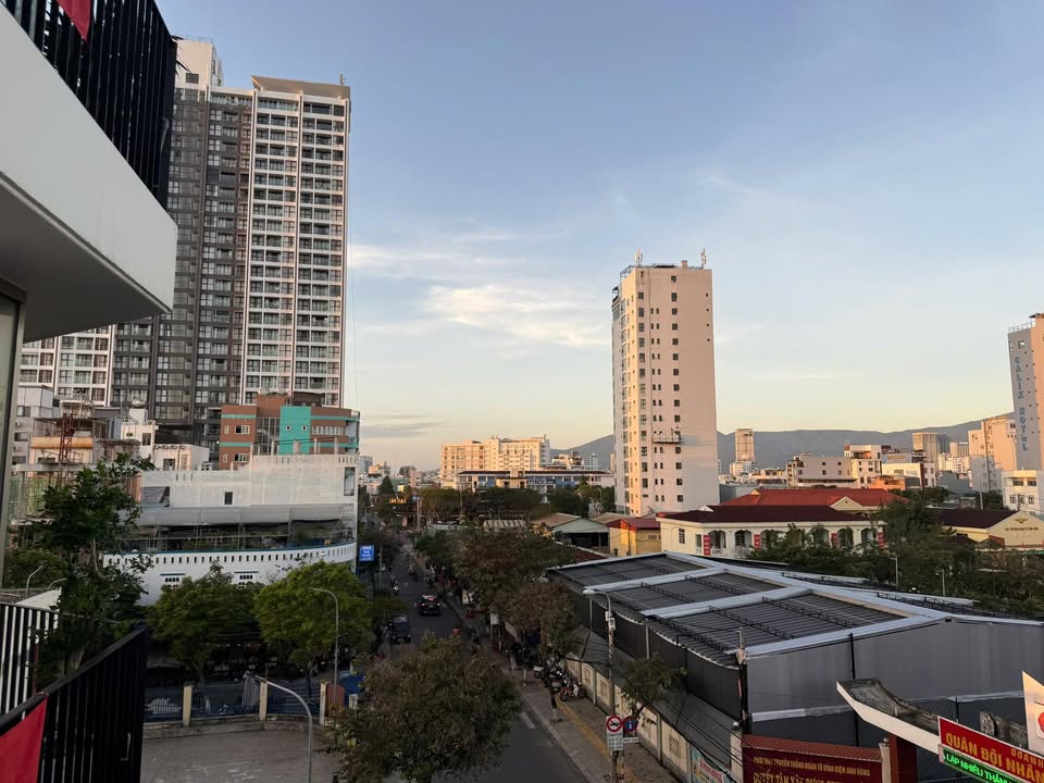 Nhà 4 tầng Phạm Cự Lượng, Đà Nẵng 103m² giá 18 tỷ - Thiết kế hiện đại với thang máy