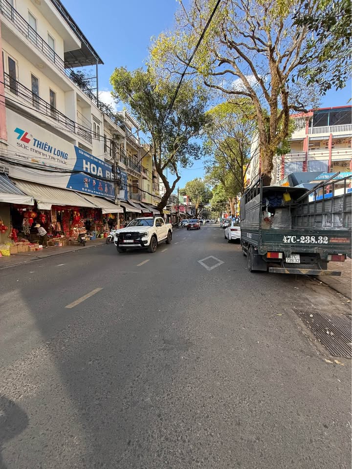 Nhà mặt tiền Y Jut, Buôn Ma Thuột 46.06m² giá 15 tỷ - Kinh doanh sầm uất!