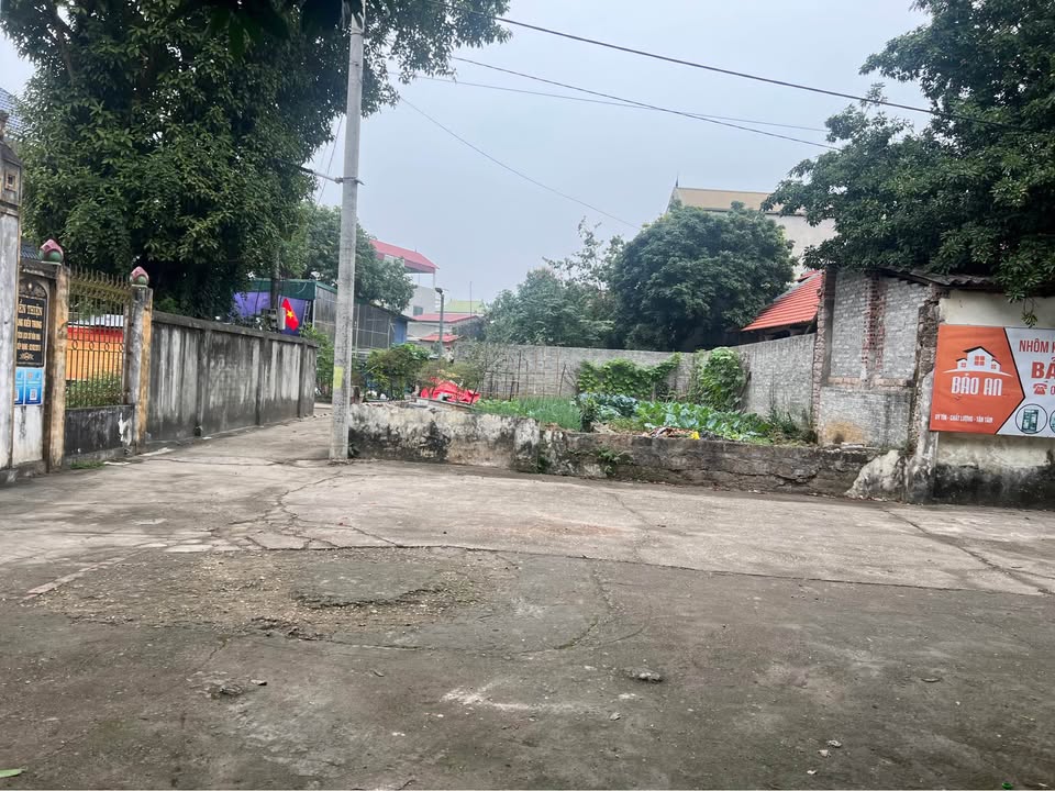 Lô đất Thị trấn Phúc Thọ 61m² giá hơn 2 tỷ - Đầu tư sinh lời tuyệt vời!