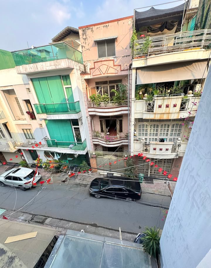 Nhà 4 tầng hẻm ô tô tránh, Ung Văn Khiêm, Bình Thạnh 63m² giá 11 tỷ - Dọn vào ở ngay!