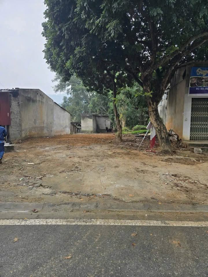 Đất nền phố Tùng Tung Lào Cai 93m² giá 2,5 tỷ - Vị trí kinh doanh hấp dẫn!