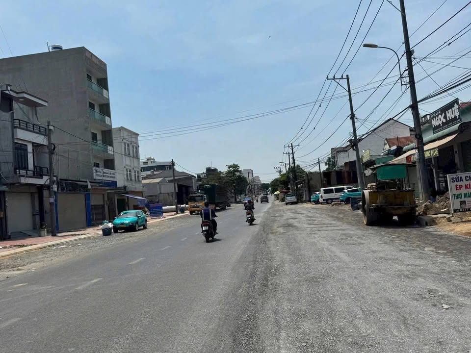 Quán cà phê mặt tiền Hoàng Hữu Nam 240m² giá 27 tỷ - Cơ hội đầu tư hấp dẫn!