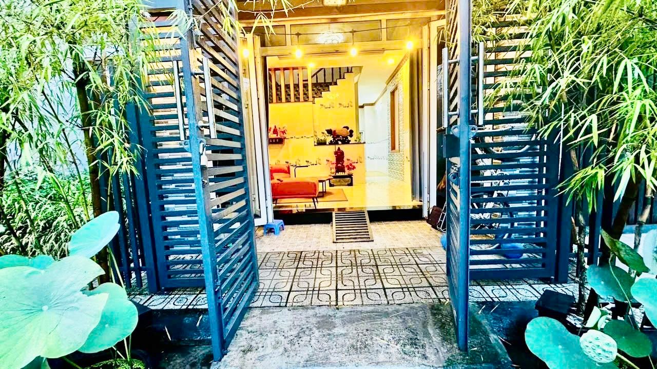 Nhà 2 Mặt Tiền Đường Ô Tô, 2 Lầu 60m², Giá 4.2 Tỷ, Ra Chợ Long Phước 150m - Cơ Hội Hiếm Có!