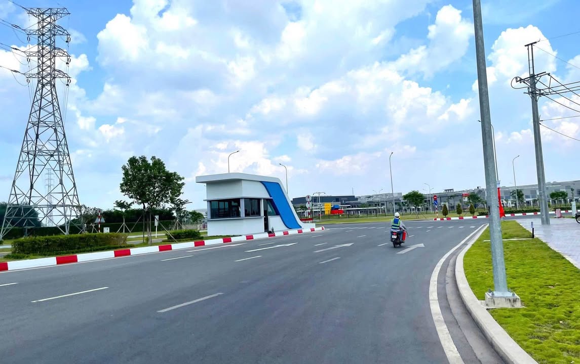 Đất nền kinh doanh Xã Tân Tiến 200m² giá 350 triệu - Sổ đỏ chính chủ!