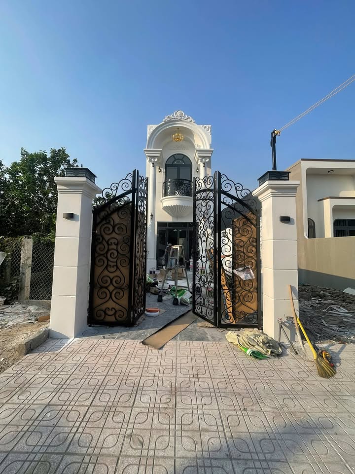 Nhà 1 Trệt 1 Lầu Khu Phố Long Hòa A 80m² giá 2.48 tỷ - Chính chủ bán gấp!