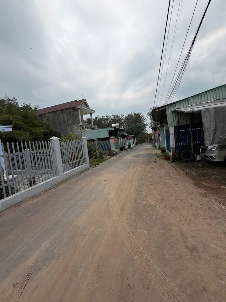 Nhà riêng Phường Mỹ Phước Bến Cát 100m² giá 1.2 tỷ - Mặt tiền đường nhựa rộng rãi!