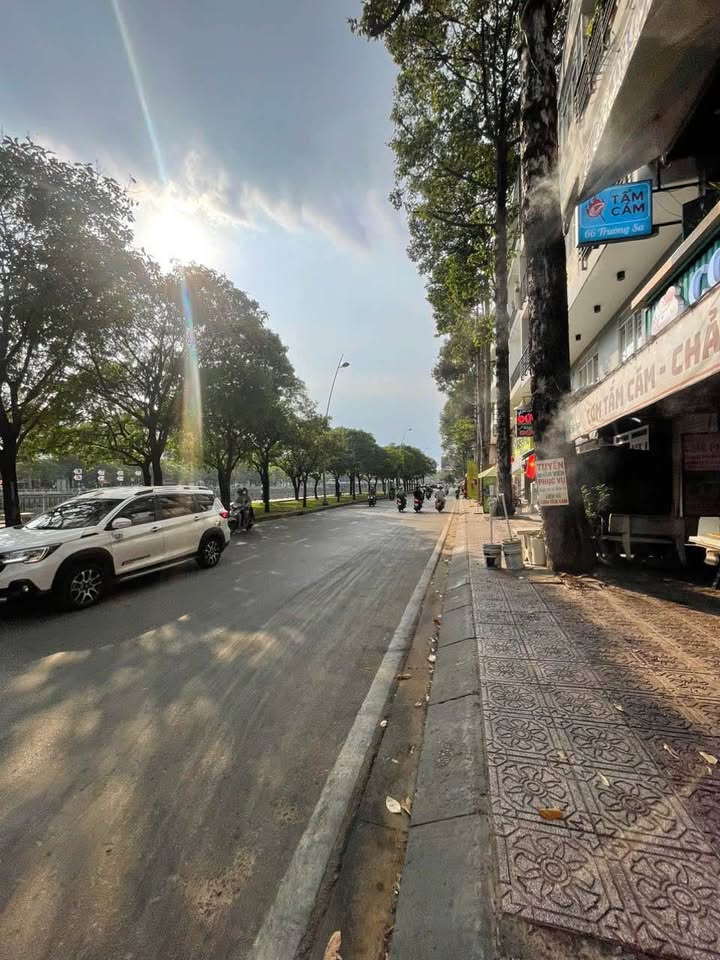 Đất + Nhà 90m² trên Đường Trường Sa, Quận Phú Nhuận - Chỉ 7 tỷ, Ô tô vào tận cửa!