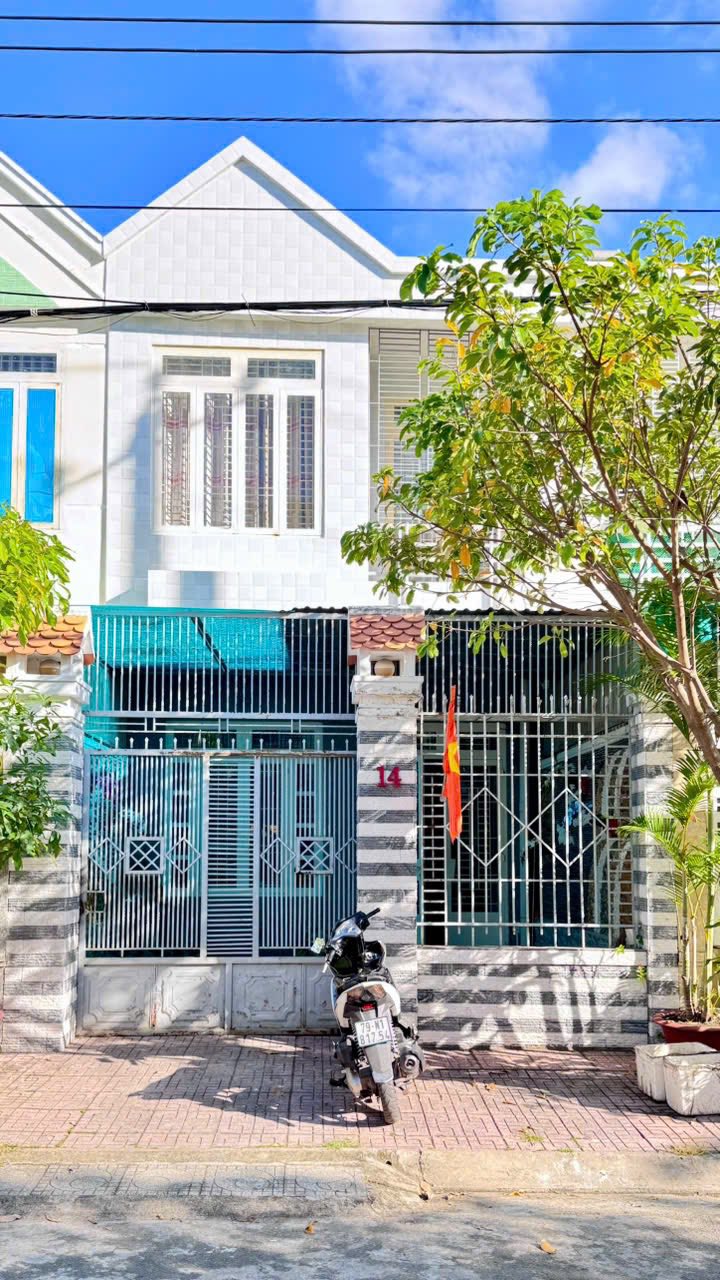Nhà mặt tiền đường Võ Trường Toản, Nha Trang 105m² giá 8 tỷ - Ngay trường học và biển!
