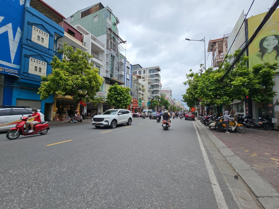 Nhà mặt đường Trần Nguyên Hãn - 200m² giá 39 tỷ - Nở hậu đầy tiềm năng!