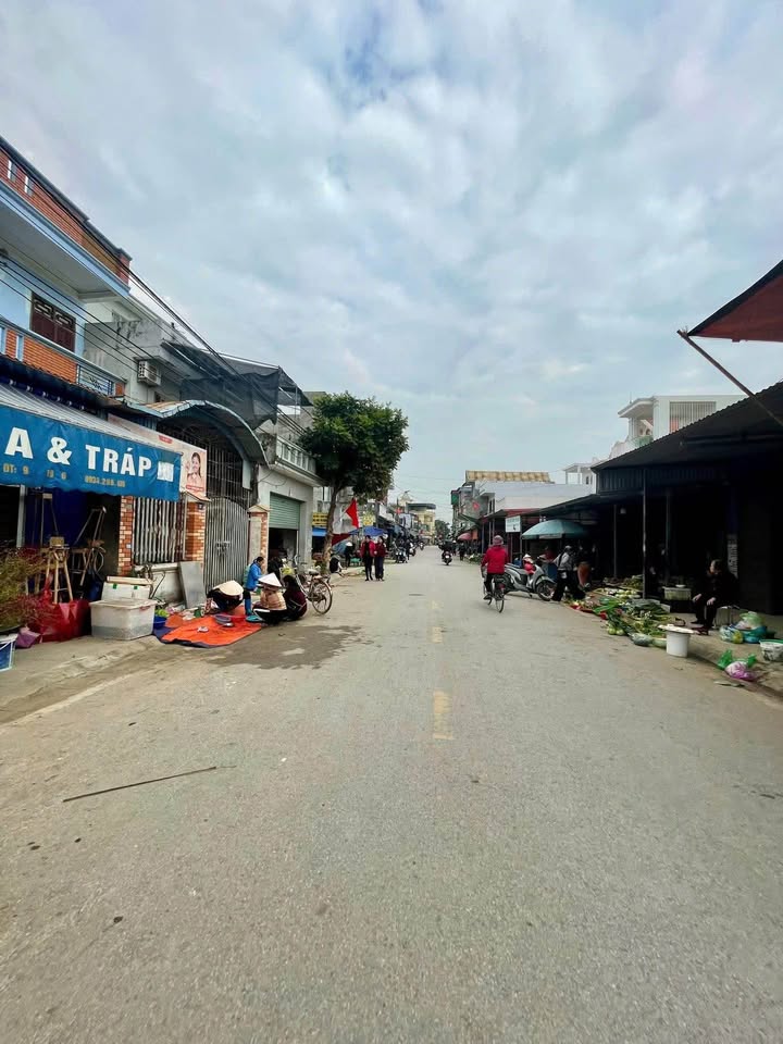 Nhà mặt phố Đồng Quang, An Dương 107.5m² giá chỉ 2 tỷ - Kinh doanh sầm uất!