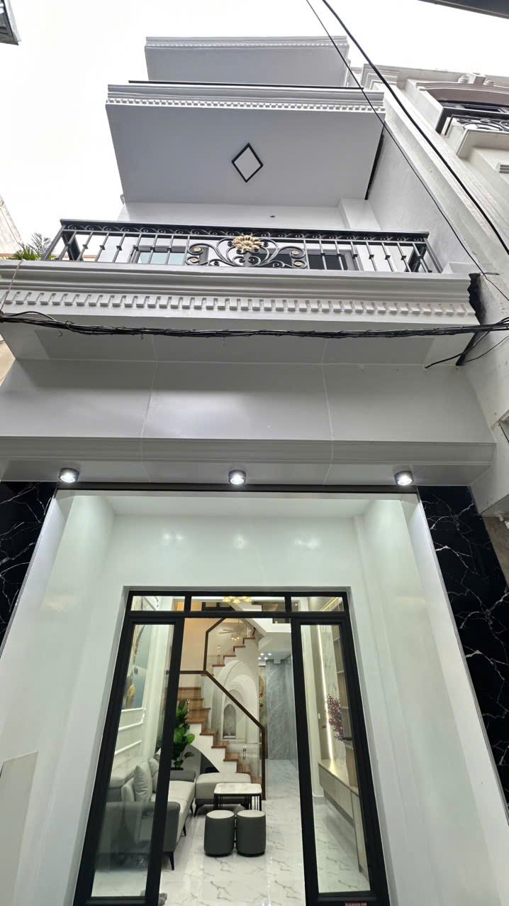 Nhà đẹp phố Hoàng Quý 40m² giá 3.39 tỷ - Sẵn sàng ở ngay!