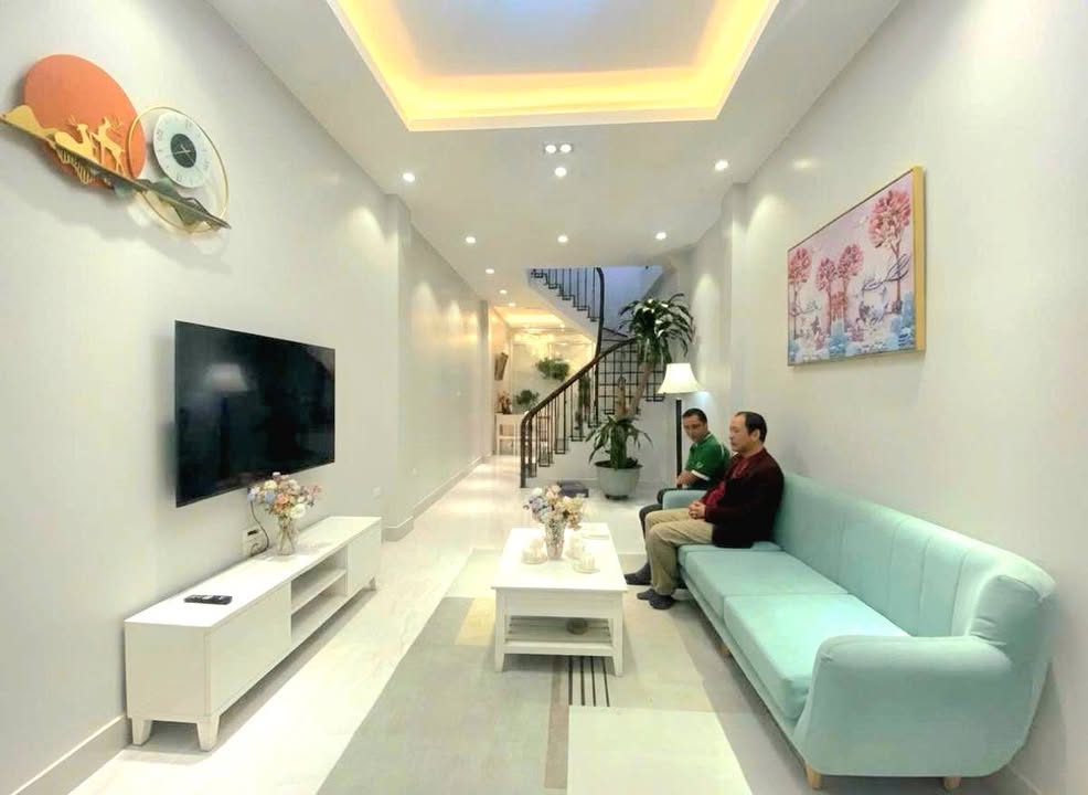 Nhà phố Chùa Quỳnh, Hai Bà Trưng 40m² giá 10.8 tỷ - Ô tô đỗ cửa, thoáng mát!