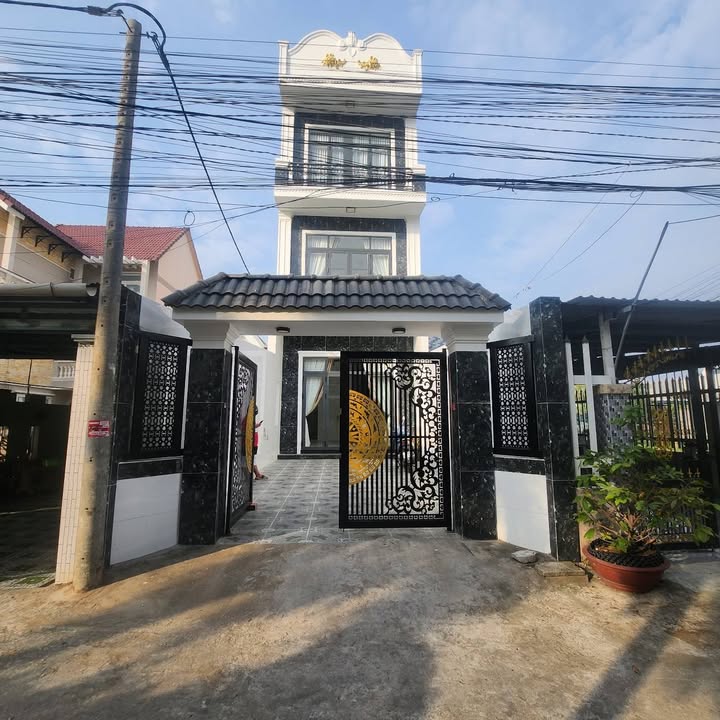 Nhà 3 tầng tại Ấp Tân Phước, Long An 180m² giá 4.5 tỷ - Sẵn sàng vào ở ngay!