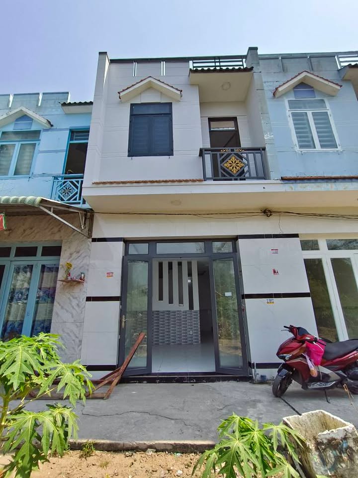 Nhà phố Cần Giuộc 40m² giá 1.2 tỷ - Sổ riêng chính chủ, thương lượng ngay!