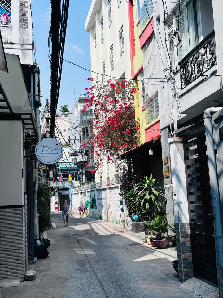 Nhà phố Nguyễn Văn Trỗi, Phú Nhuận 44m² giá 7.79 tỷ - Hẻm ô tô thuận tiện!