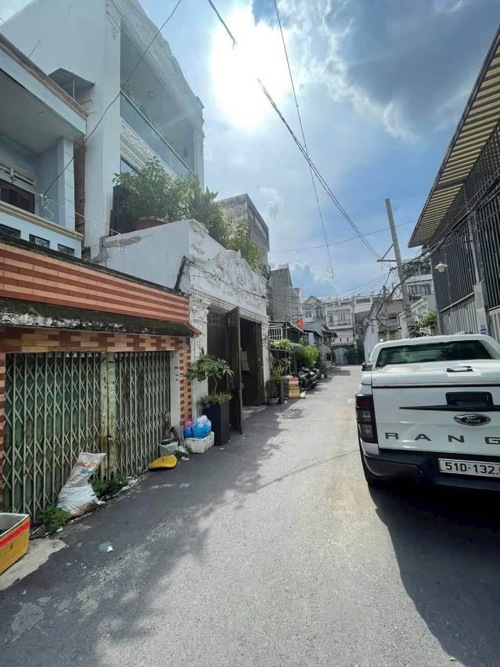 Nhà nát Lê Đức Thọ, Phường 15, Quận Gò Vấp - 49m² chỉ 4.95 tỷ - Tiềm năng xây mới!