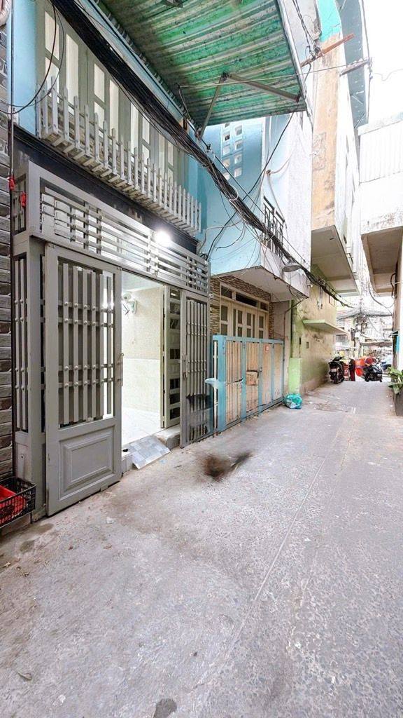 Nhà phố hẻm thông Khánh Hội, Quận 4, 20m² - Vị trí đắc địa, kết nối nhanh chóng!