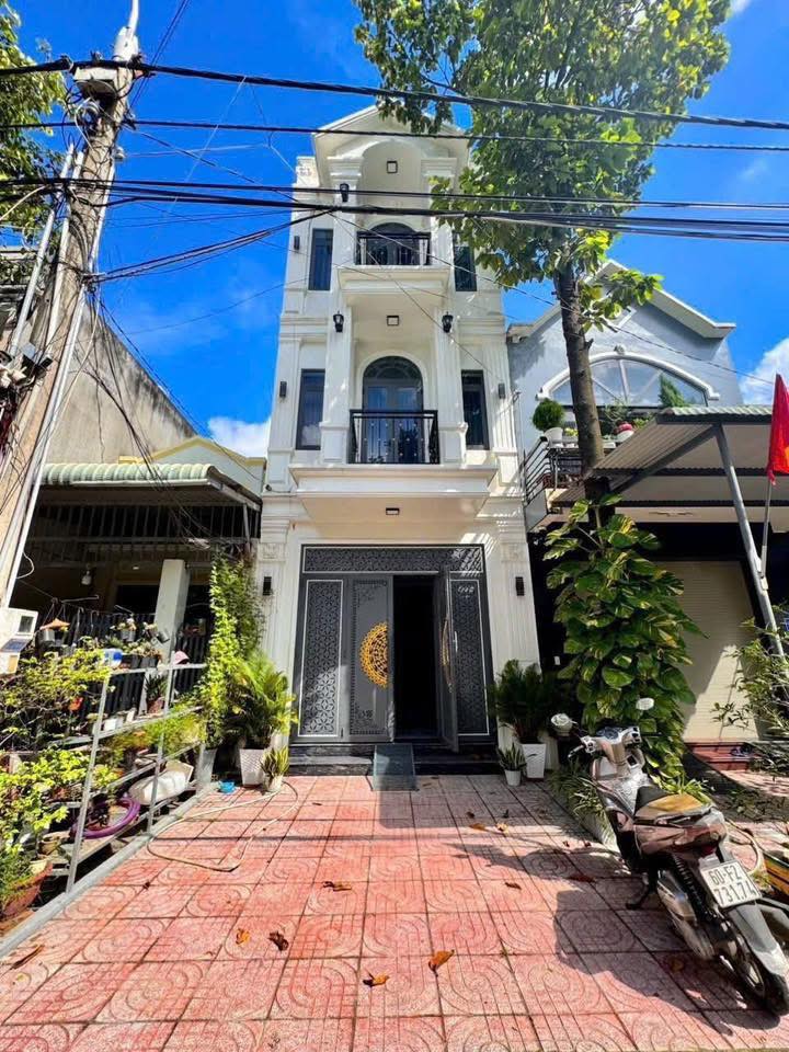 Nhà phố 3 lầu 1 trệt Tân Biên 81m² giá 3.3 tỷ - Sẵn sàng vào ở ngay!