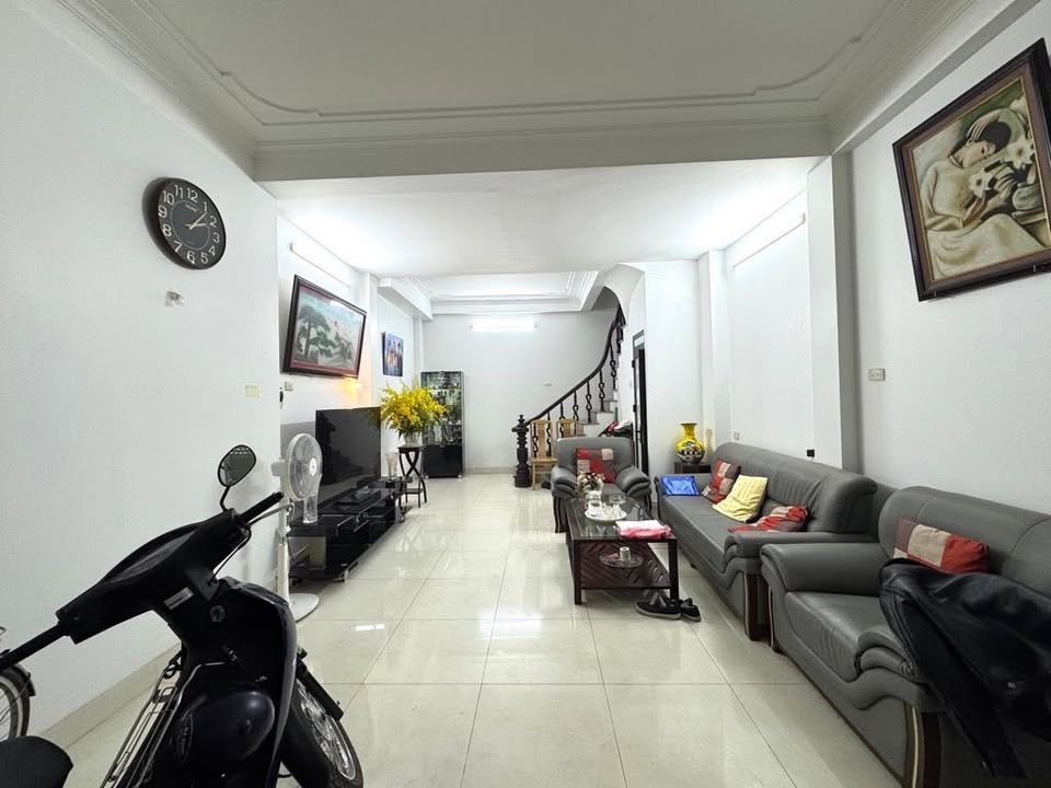 Nhà phố Hào Nam Đống Đa 38.9m² giá 14.3 tỷ - Kinh doanh đỉnh cao!