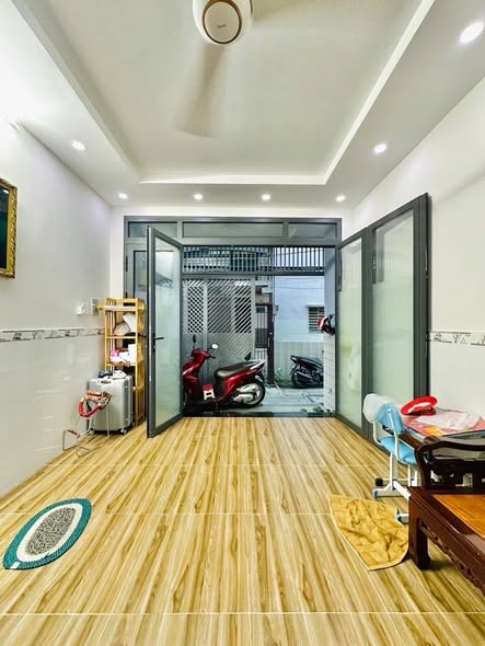 Nhà Phạm Văn Hai, Tân Bình 51m² giá 7.5 tỷ - Vị trí kinh doanh sầm uất!