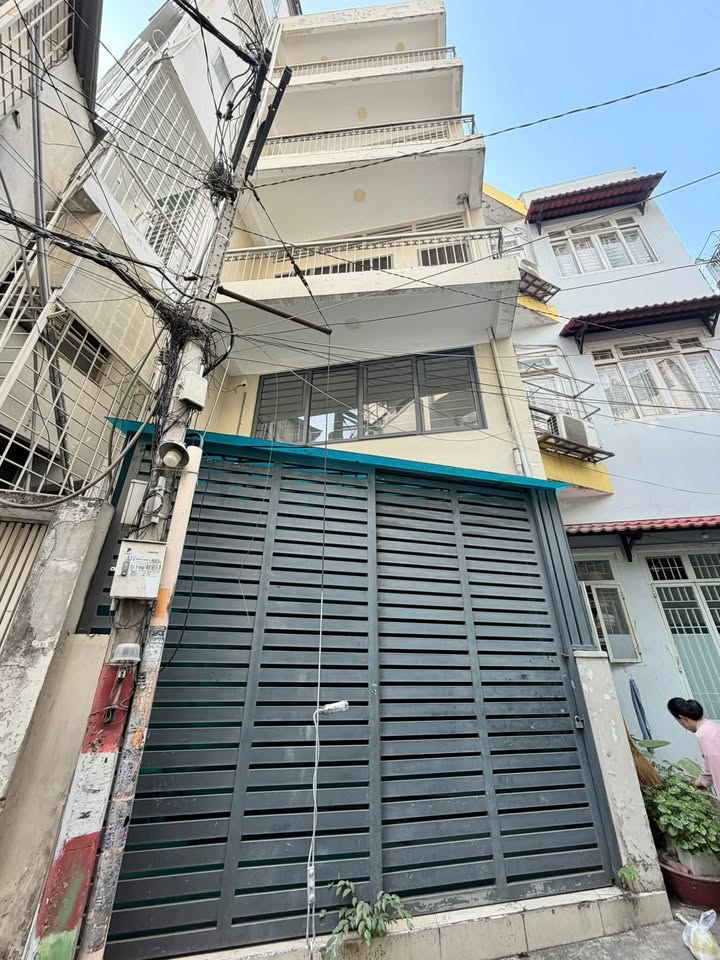 Nhà mặt tiền Hoàng Văn Thụ, Phú Nhuận 111m² giá 32 tỷ - Đầu tư sinh lời!